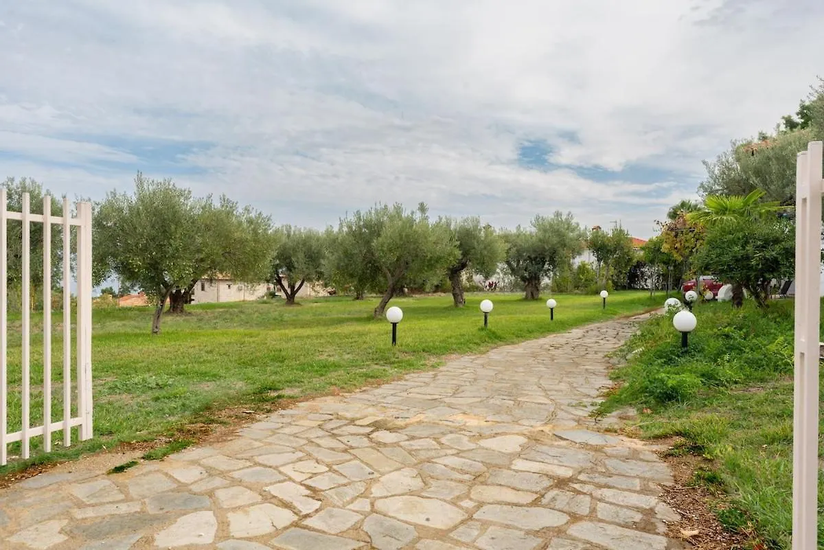 הוילה קריופיגי Stylish Bedsit Getaway At Kriopighi 0*,